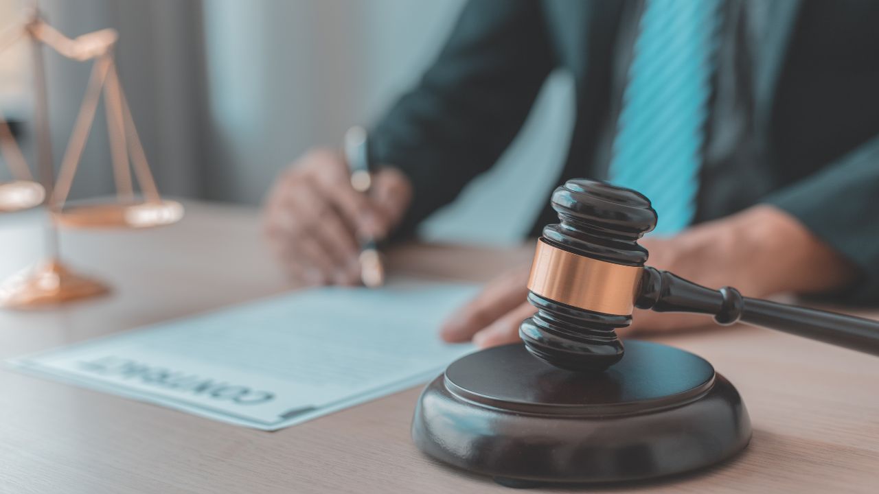 Coação de acordo: o que é e como anular contratos viciados